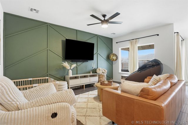 3908 W 103rd Place S, Jenks, OK 74037