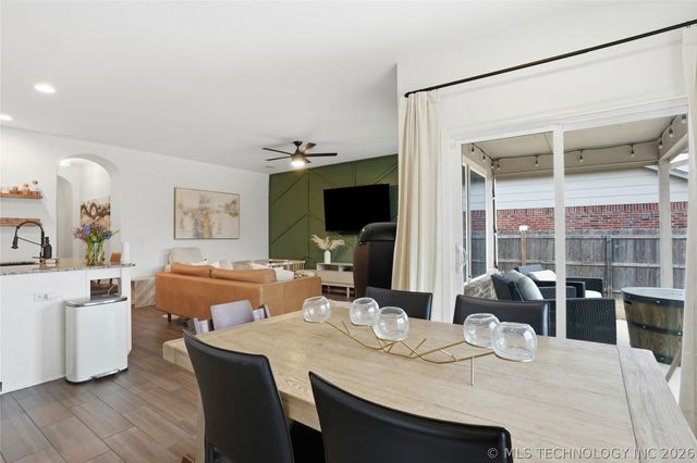 3908 W 103rd Place S, Jenks, OK 74037