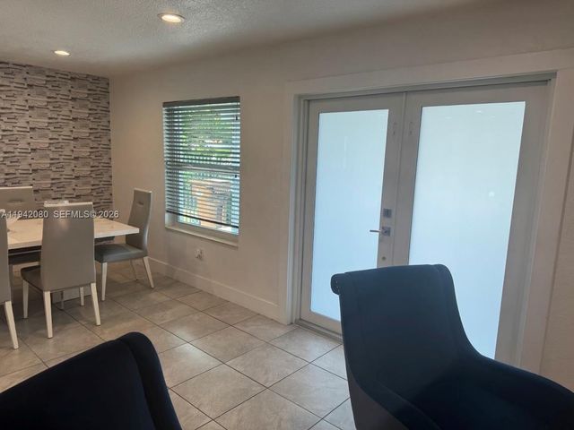 412 W 15th St, Hialeah, FL 33010