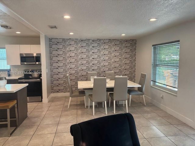 412 W 15th St, Hialeah, FL 33010