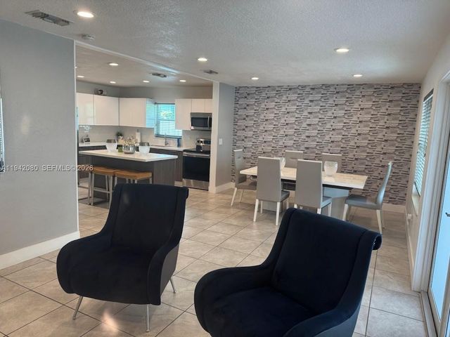 412 W 15th St, Hialeah, FL 33010