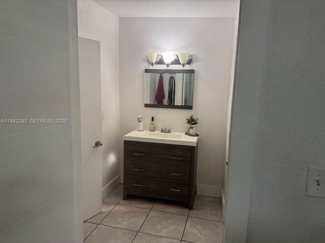 412 W 15th St, Hialeah, FL 33010