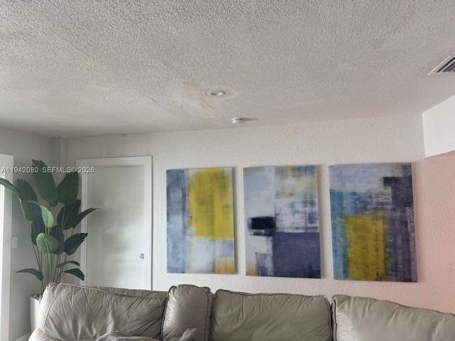 412 W 15th St, Hialeah, FL 33010