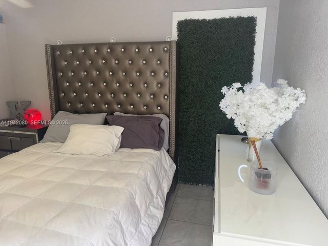 412 W 15th St, Hialeah, FL 33010