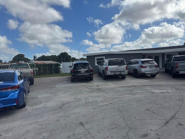 412 W 15th St, Hialeah, FL 33010