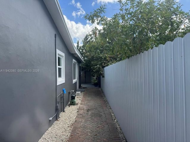 412 W 15th St, Hialeah, FL 33010