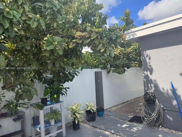 412 W 15th St, Hialeah, FL 33010
