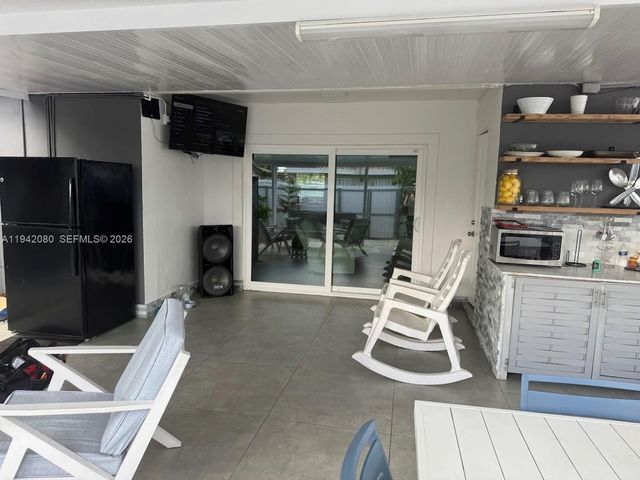 412 W 15th St, Hialeah, FL 33010