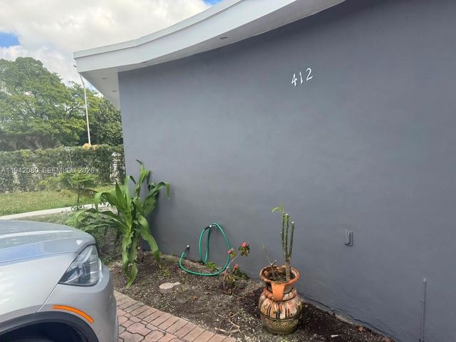 412 W 15th St, Hialeah, FL 33010