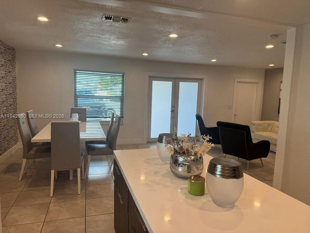 412 W 15th St, Hialeah, FL 33010