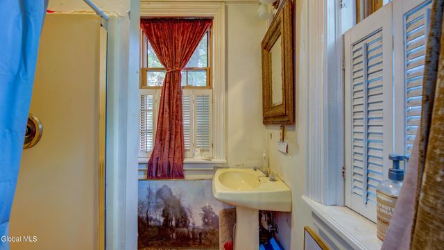 5 S William Street, Johnstown, NY 12095