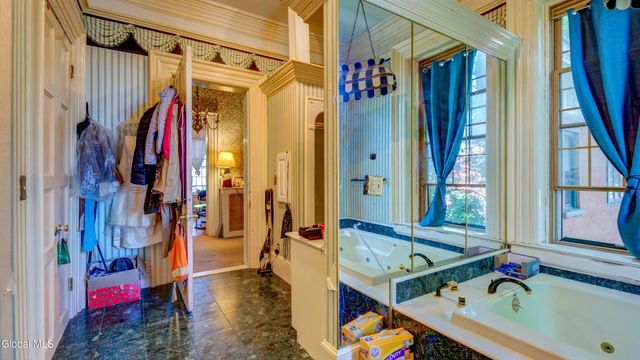 5 S William Street, Johnstown, NY 12095