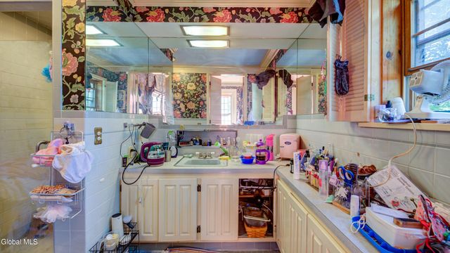 5 S William Street, Johnstown, NY 12095