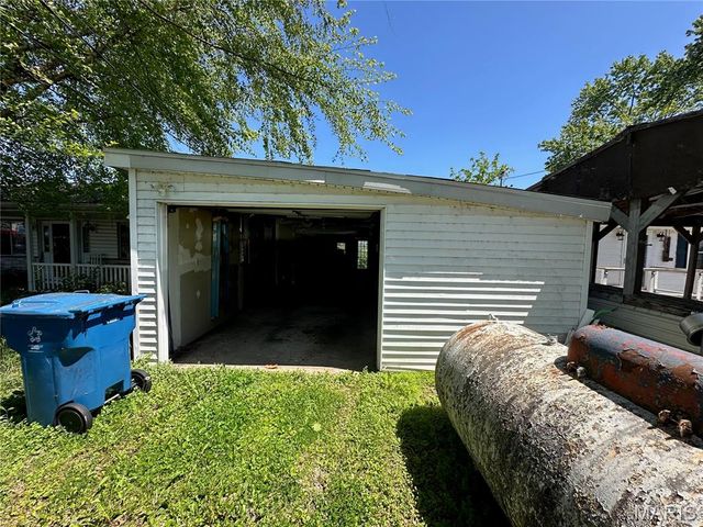 4028 Lake Drive, Pontoon Beach, IL 62040