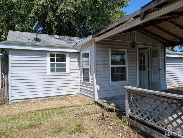 4028 Lake Drive, Pontoon Beach, IL 62040