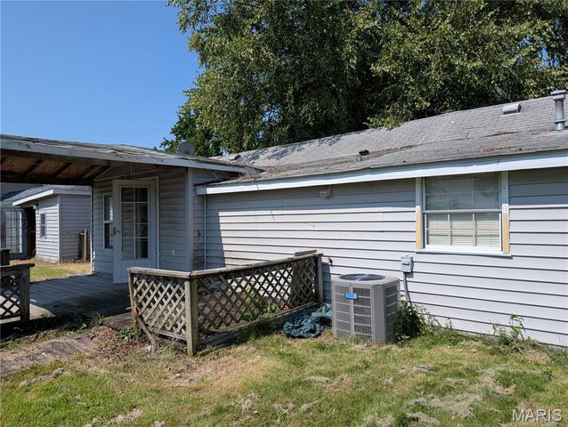 4028 Lake Drive, Pontoon Beach, IL 62040
