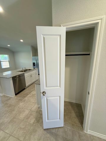 521 W Bronze Circle, Springtown, TX 76082