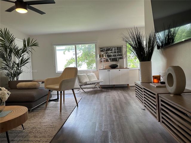 13550 SW 6th Court 301A, Pembroke Pines, FL 33027