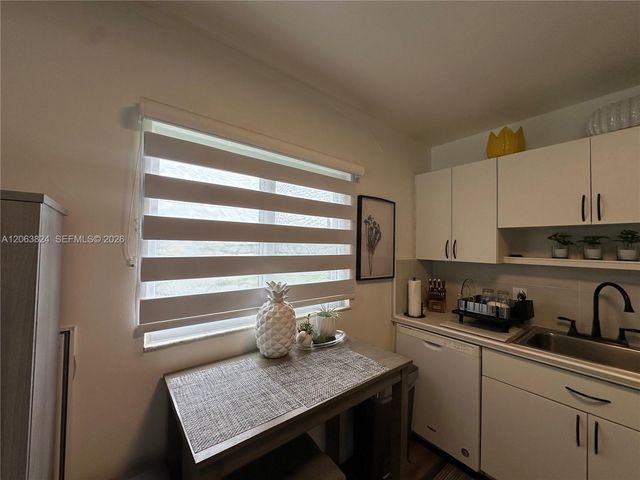 13550 SW 6th Court 301A, Pembroke Pines, FL 33027