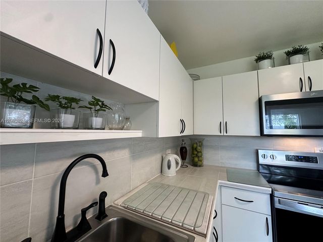 13550 SW 6th Court 301A, Pembroke Pines, FL 33027