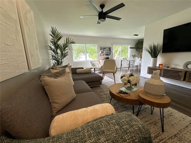 13550 SW 6th Court 301A, Pembroke Pines, FL 33027
