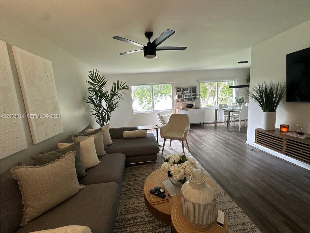 13550 SW 6th Court 301A, Pembroke Pines, FL 33027