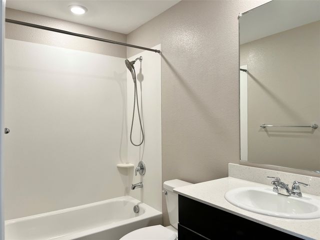 1103 Wildflower Street, Ennis, TX 75119