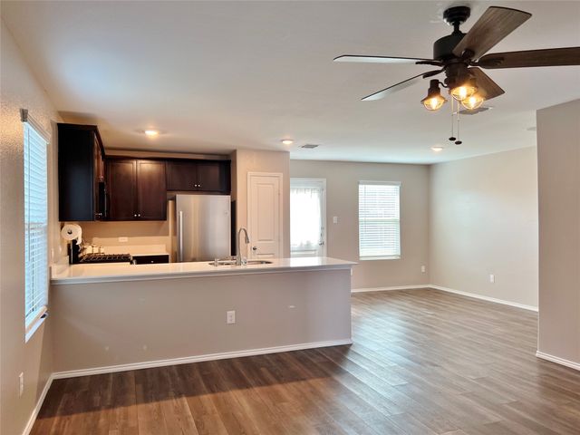 1103 Wildflower Street, Ennis, TX 75119