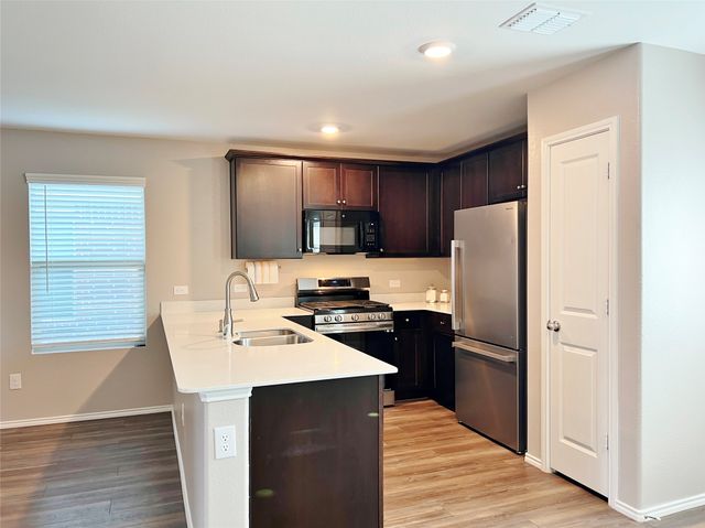 1103 Wildflower Street, Ennis, TX 75119