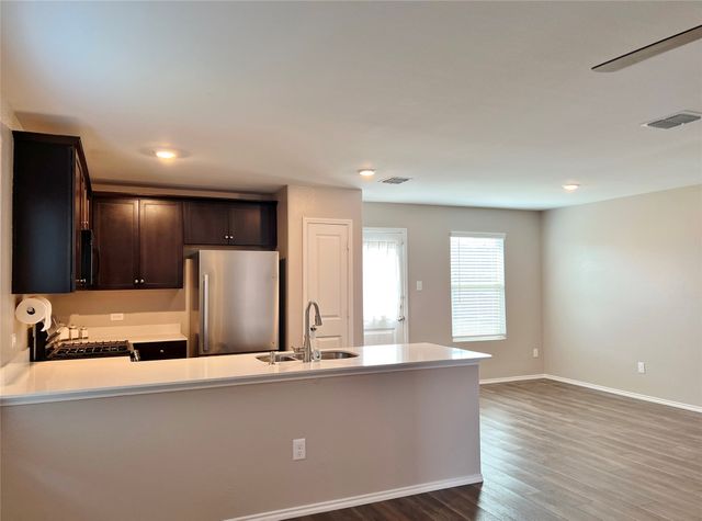 1103 Wildflower Street, Ennis, TX 75119