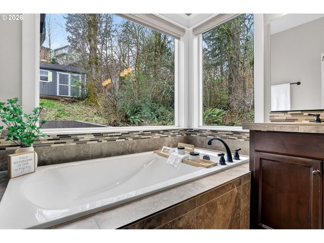 13286 Sw MAPLECREST Ct, Portland, OR 97223