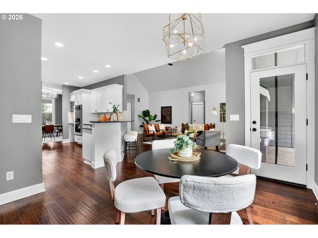 13286 Sw MAPLECREST Ct, Portland, OR 97223