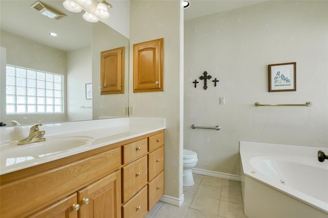 232 Fault Line DR, Horseshoe Bay, TX 78657