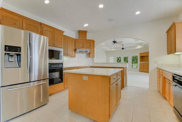 232 Fault Line DR, Horseshoe Bay, TX 78657