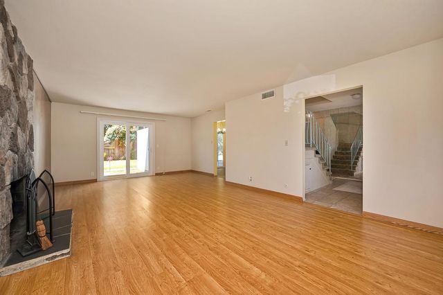 8975 Lanier Way, Sacramento, CA 95826