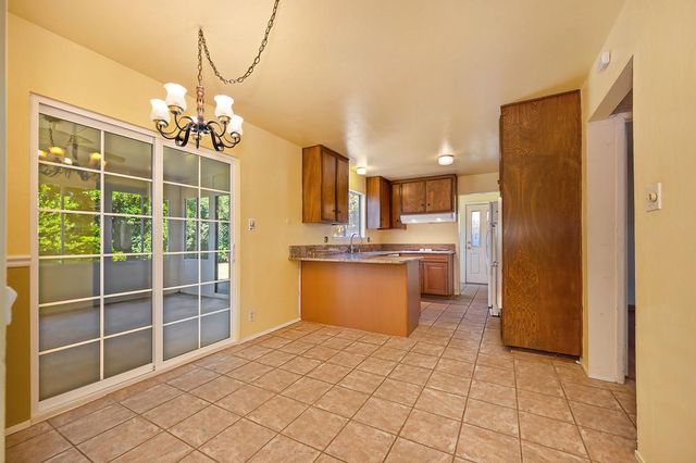 8975 Lanier Way, Sacramento, CA 95826