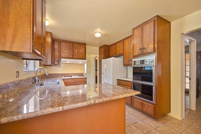 8975 Lanier Way, Sacramento, CA 95826