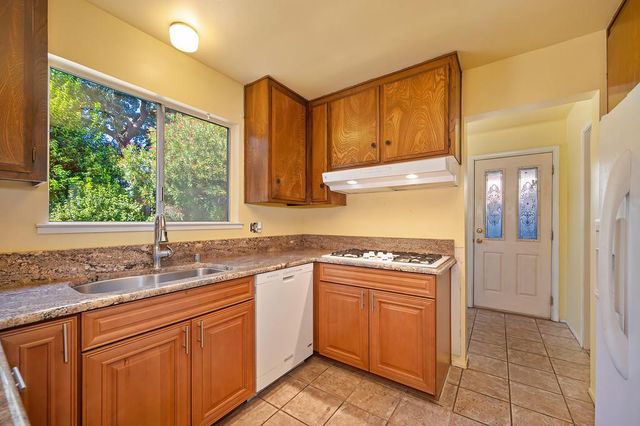 8975 Lanier Way, Sacramento, CA 95826