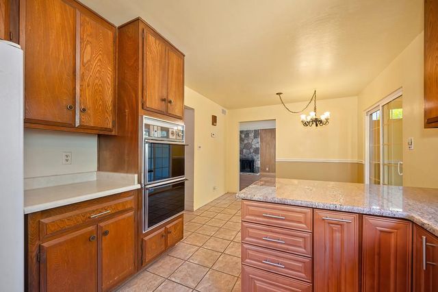 8975 Lanier Way, Sacramento, CA 95826