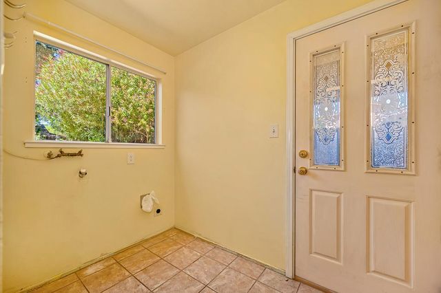 8975 Lanier Way, Sacramento, CA 95826