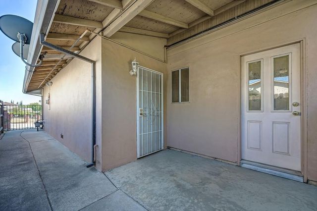 8975 Lanier Way, Sacramento, CA 95826