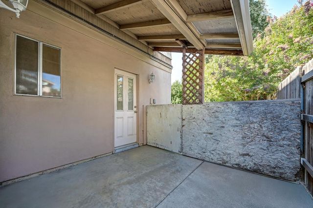 8975 Lanier Way, Sacramento, CA 95826