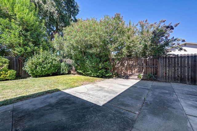 8975 Lanier Way, Sacramento, CA 95826