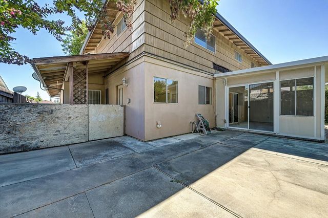 8975 Lanier Way, Sacramento, CA 95826