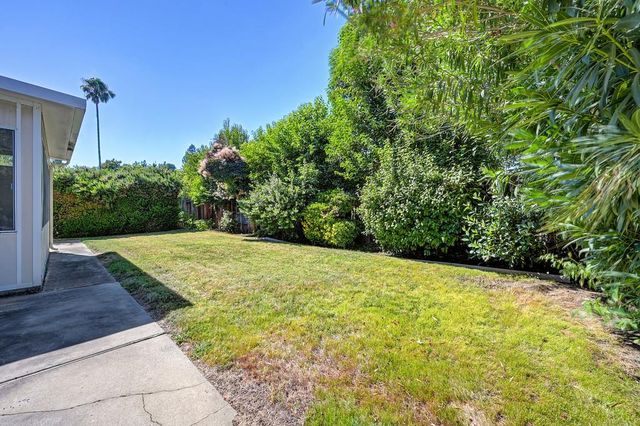 8975 Lanier Way, Sacramento, CA 95826