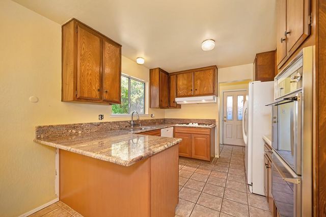 8975 Lanier Way, Sacramento, CA 95826