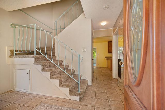 8975 Lanier Way, Sacramento, CA 95826