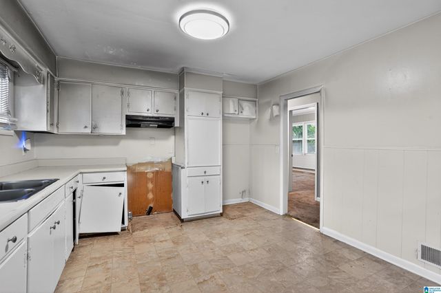408 CREST DRIVE, Fairfield, AL 35064