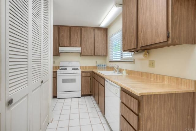 1410 Panorama Ridge Rd, Oceanside, CA 92056