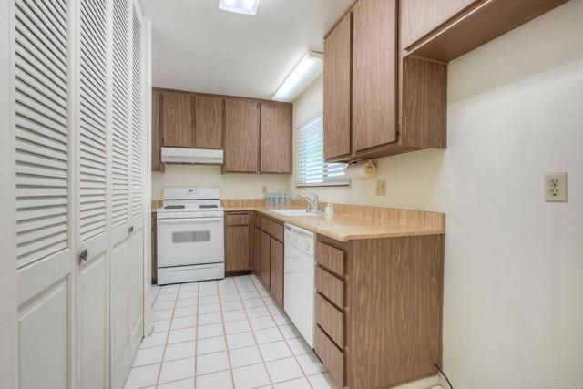 1410 Panorama Ridge Rd, Oceanside, CA 92056